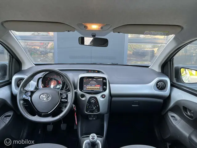 Toyota Aygo 1.0 VVT-i x-clusive 2015 Benzine 10