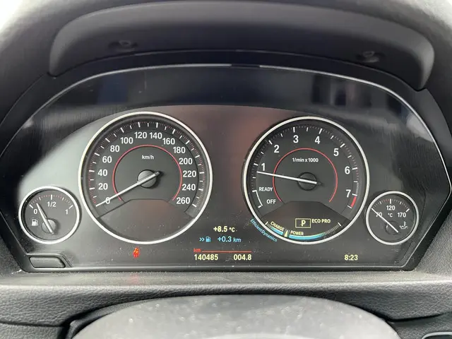 BMW 3 Serie GT 330i High Executive 2019 Benzine 17