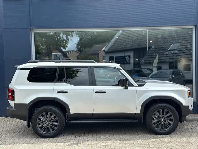 Toyota Land Cruiser 2.8 D-4D President 2025 Diesel 7