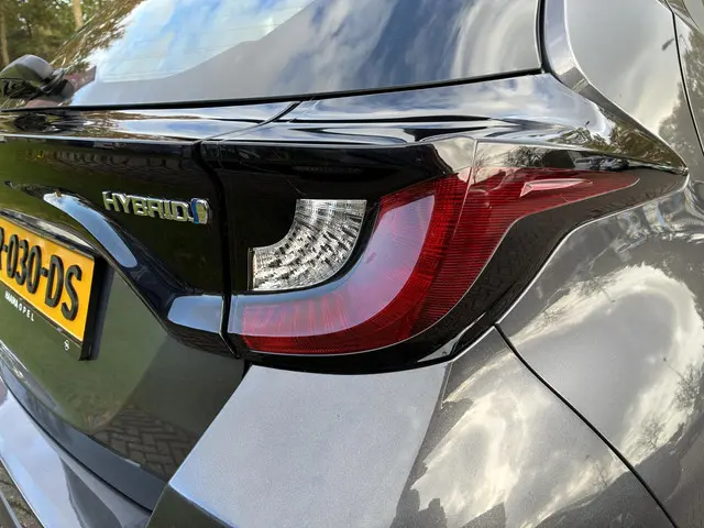 Toyota Yaris 1.5 Hybrid Active 2022 Hybride Benzine 24