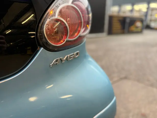 Toyota Aygo 1.0 VVT-i Dynamic Blue Automaat 2013 Benzine 6