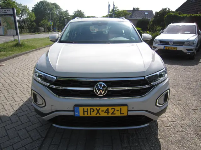 Volkswagen T-Roc 1.5 TSI Aut R-Line Edition 2024 Benzine 2