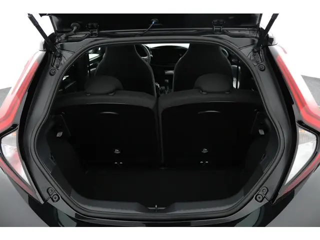 Toyota Aygo X Hybrid 115 play 2026 Hybride Benzine 22