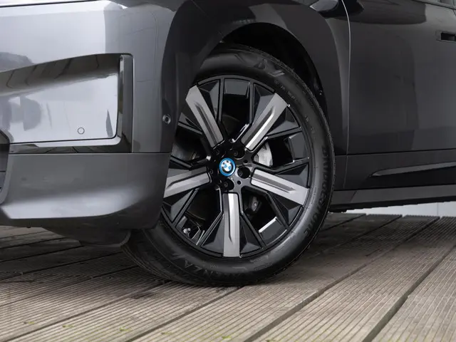 BMW iX xDrive40 2024 Elektrisch 14