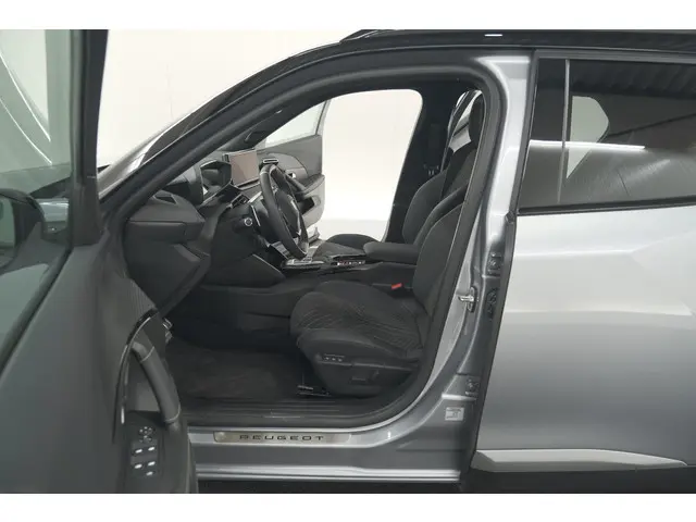 Peugeot 2008 PureTech 130 EAT8 GT 2024 Benzine 26