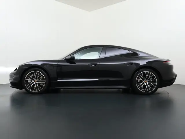 Porsche Taycan Performance 84 kWh 2021 Elektrisch 4
