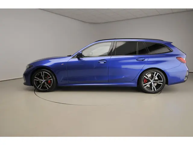 BMW 3 Serie Touring 320i 2024 Benzine 2
