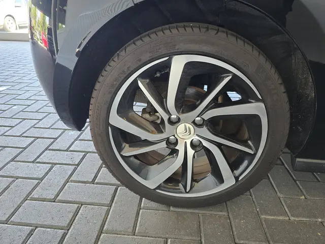 Citroën DS3 1.2 PureTech So Chic 2015 Benzine 17