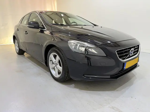 Volvo V40 V-40 1.6 T2 Momentum Navi 2014 Benzine 28