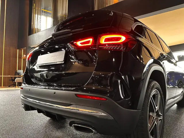 Mercedes-Benz GLA 250 e AMG Line 2023 Hybride Benzine 6