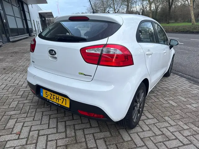 Kia Rio 1.2 CVVT BusinessLine CarPlay 2015 Benzine 19