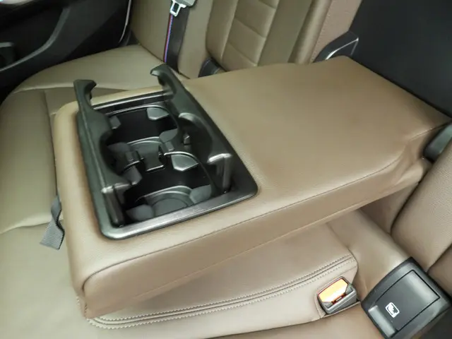 BMW 3 Serie Touring 330e 2024 Hybride Benzine 36