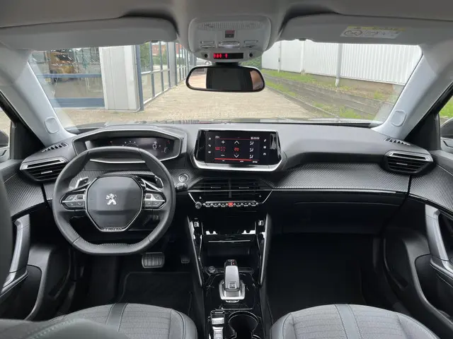 Peugeot 2008 1.2 PureTech Allure Pack 2021 Benzine 6