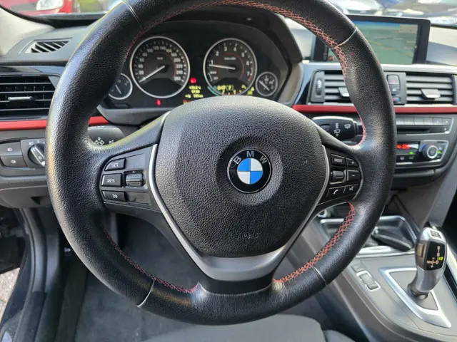 BMW 3 Serie Touring 316i Executive Sport 2013 Benzine 18