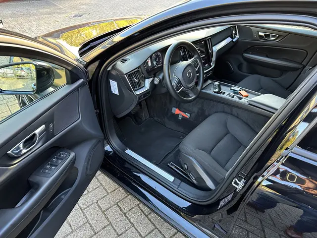 Volvo V60 2.0 B3 Momentum Advantage 2021 Hybride Benzine 9