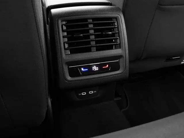 Volkswagen Golf 1.0 eTSI 110pk DSG Life 2024 Benzine 13