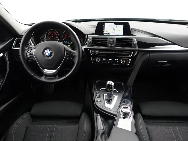 BMW 3 Serie 318i High Executive Aut- 2018 Benzine 7