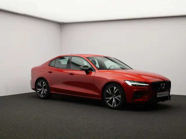 Volvo S60 2.0 B3 R-Design 2020 Benzine 33