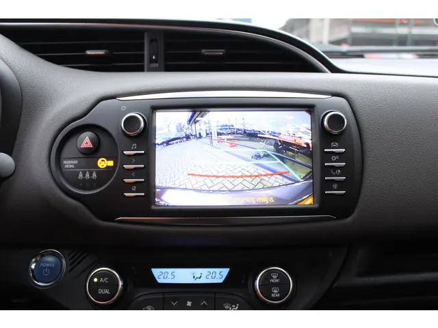 Toyota Yaris 1.5 Hybrid Dynamic 2018 Hybride Benzine 21