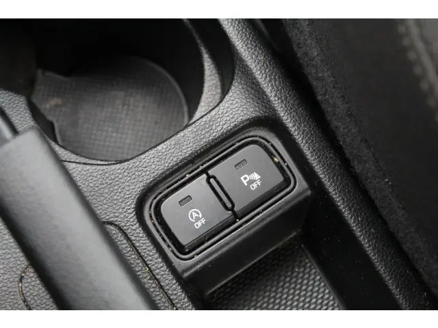 Hyundai i10 1.0i Comfort//Navi//Cruise!! 2020 Benzine 17