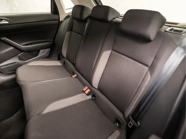 Volkswagen Polo 1.0 TSI Sportline 2023 Benzine 16