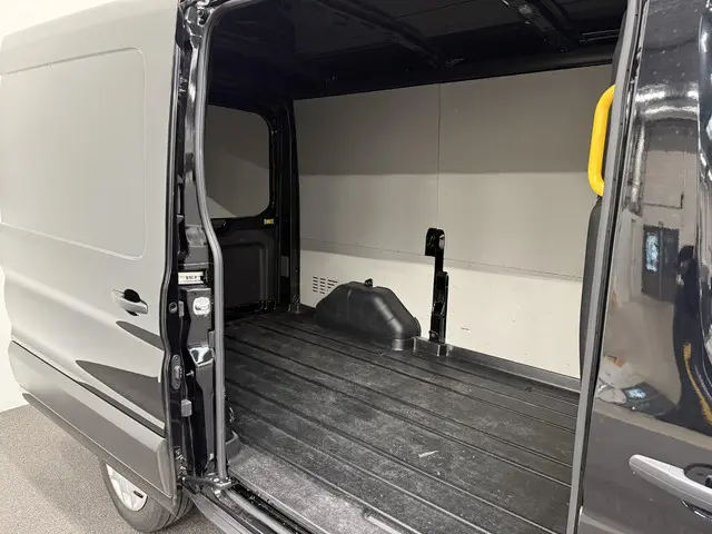 Ford Transit 310 2.0 TDCI L2H2 Trend 2023 Diesel 8