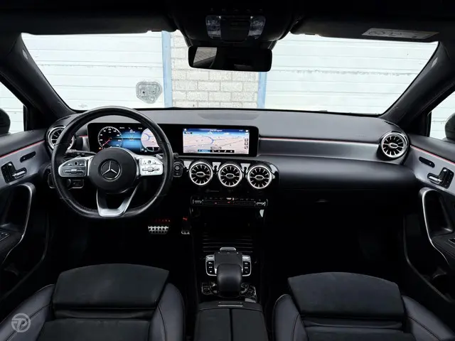 Mercedes-Benz A-Klasse 220 Premium Plus 2020 Benzine 2