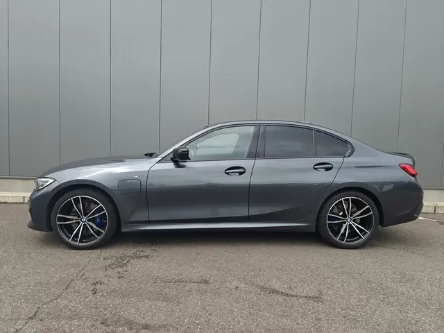 BMW 3 Serie 330e High Executive 2020 Hybride Benzine 3