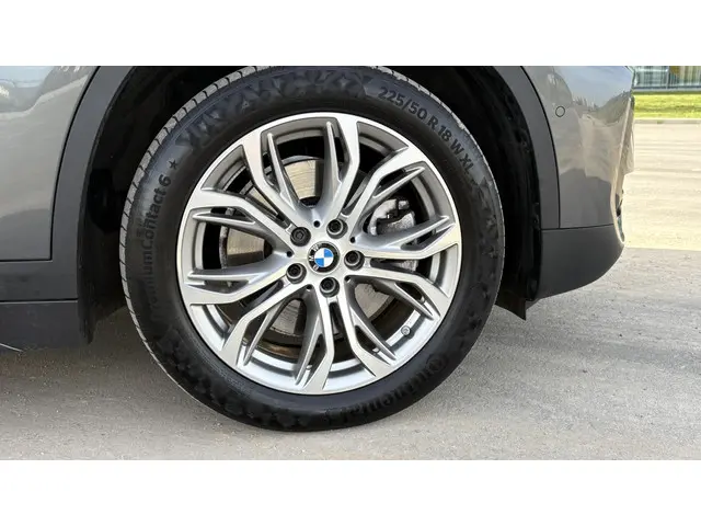BMW X1 xDrive25e 2021 Hybride Benzine 8