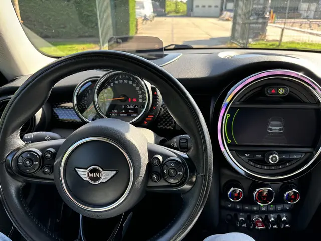 MINI Cooper 2.0 Cooper S Serious Business 2015 Benzine 25