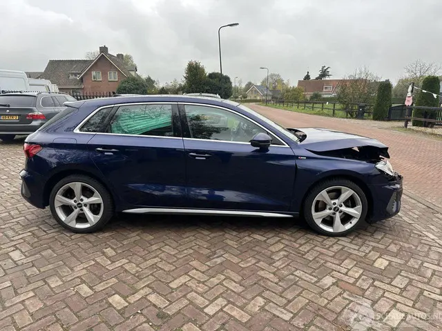 Audi A3 40 TFSIe S- line 2022 Hybride Benzine 7