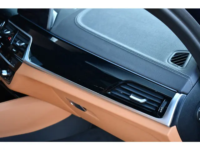 BMW 5 Serie 545e xDrive M-Sport 2021 Hybride Benzine 65