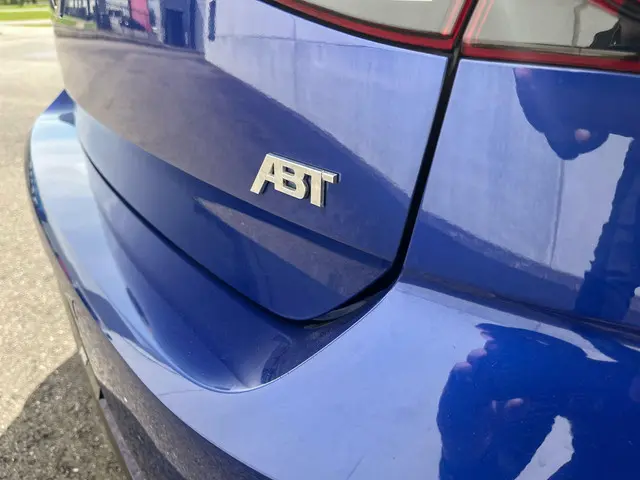 Volkswagen Golf 2.0 TSI 4Motion R 2017 Benzine 19