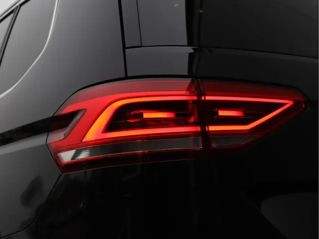 Volkswagen Touran 1.5 TSI Highline 7-zits 2023 Benzine 17