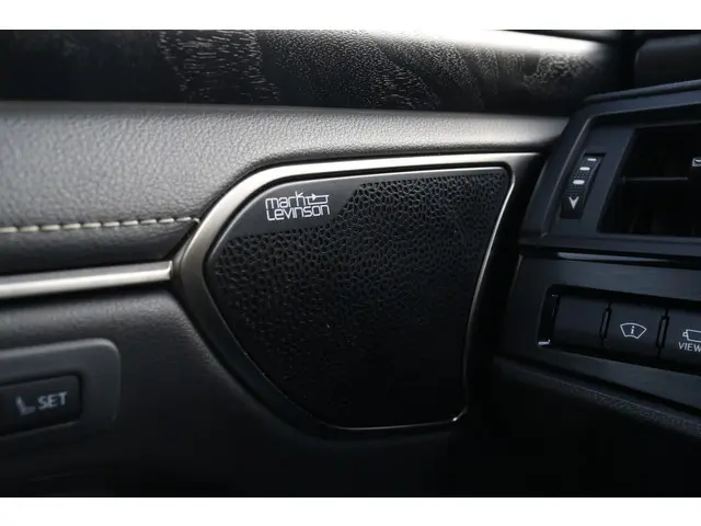 Lexus ES 300h President Line 2024 Hybride Benzine 17