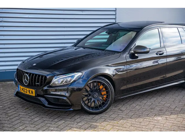 Mercedes-Benz C-Klasse Estate AMG 63 S 2015 Benzine 33