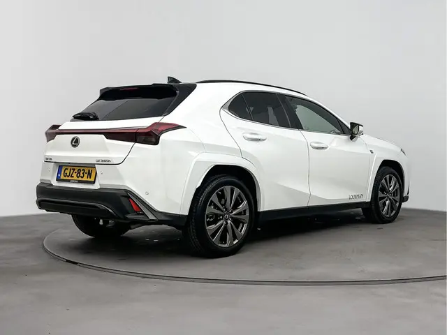 Lexus UX 250h F Sport Line 2024 Hybride Benzine 2