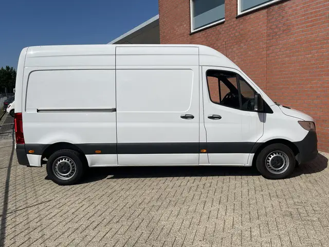 Mercedes-Benz Sprinter L2H2 2022 Diesel 4