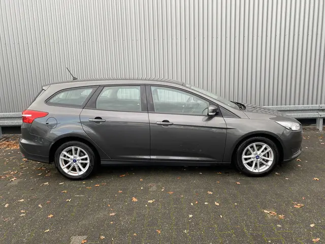 Ford Focus Wagon 1.0 Trend 2017 Benzine 10