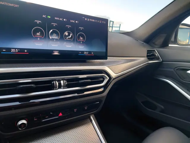 BMW 3 Serie Touring 320i 2023 Benzine 17