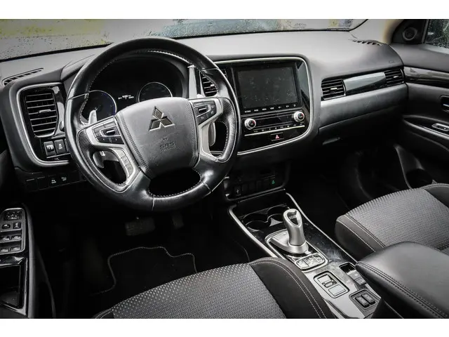 Mitsubishi Outlander 3