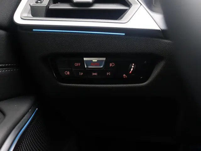 BMW 3 Serie Sedan 330e 2023 Hybride Benzine 29