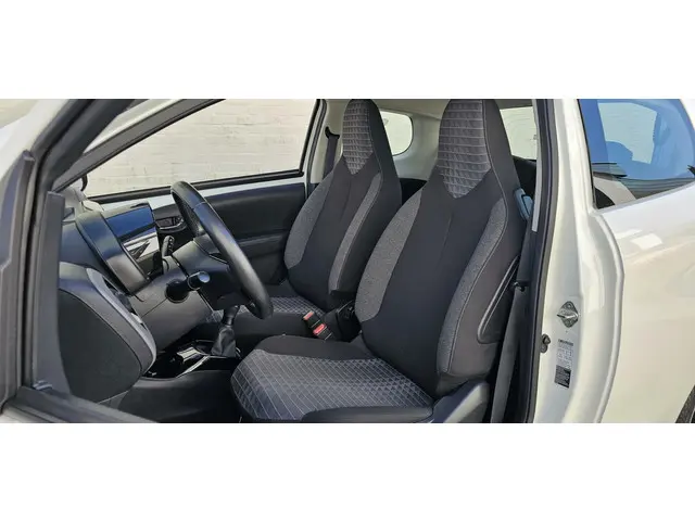 Peugeot 108 1.0 e-VTi Allure 2021 Benzine 29