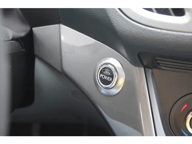 Ford C-MAX 1.0 Titanium 126 Pk 2013 Benzine 25