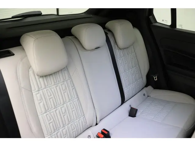 Fiat 600 1.2 Hybrid La Prima 2024 Benzine 17