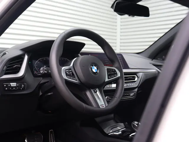 BMW 1 Serie 5-deurs 118i 2024 Benzine 14
