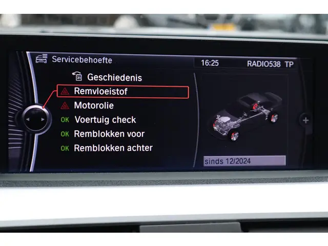 BMW 3 Serie 320i Executive 2013 Benzine 30