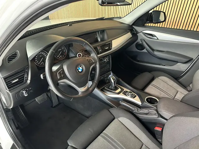 BMW X1 sDrive20i Executive 2015 Benzine 4
