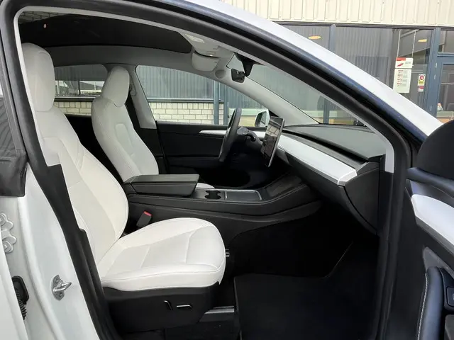 Tesla Model Y Performance AWD 75 kWh 2023 Elektrisch 29