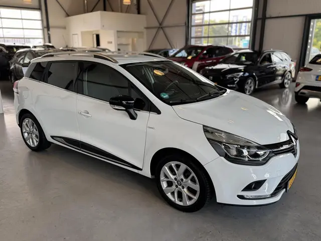 Renault Clio Estate 0.9 TCe Limited 2020 Benzine 26